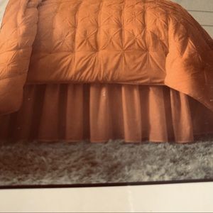 Nwot Studio D Aria twin orange bedskirt